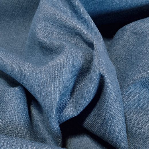 Dieser Jeansstoff fällt weich, da er bereits vorgewaschen ist.