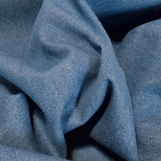 Dieser Jeansstoff fällt weich, da er bereits vorgewaschen ist.