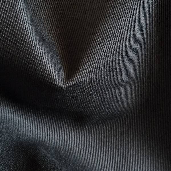 schwarzer Denim, sanforisierter Köper (10,3 oz)