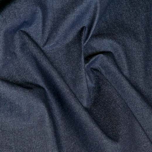 Dieser Denim ist unbehandelt und nicht vorgewaschen. Dadurch hat er diese satte, tiefblaue Farbe.