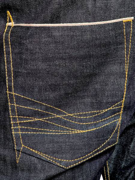 Das Jeansgarn ist auch perfekt für Ziernähte auf den Gesäßtaschen.