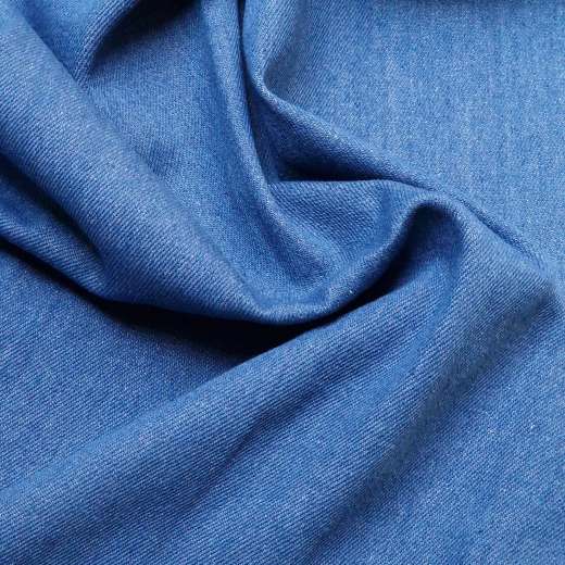 Dieser Jeansstoff fällt weich, da er bereits vorgewaschen ist.