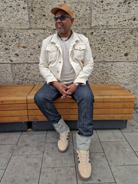 Der Denim lässt sich sehr gut verarbeiten, z. B. für diese leichte Jeansjacke.