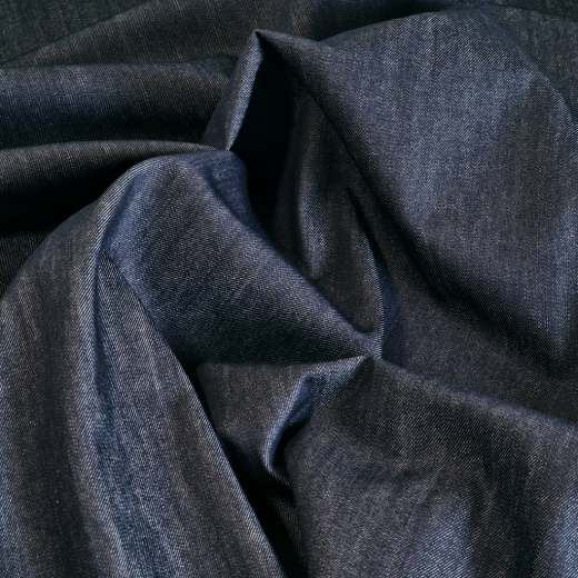Dieser Denim ist unbehandelt und nicht vorgewaschen.