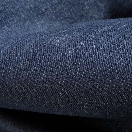 Indigoblauer Raw Denim (10,2&nbsp;oz) aus recycelter Baumwolle