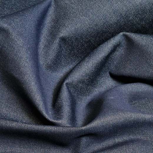 Dieser Denim ist unbehandelt und nicht vorgewaschen. Dadurch hat er diese satte, tiefblaue Farbe.