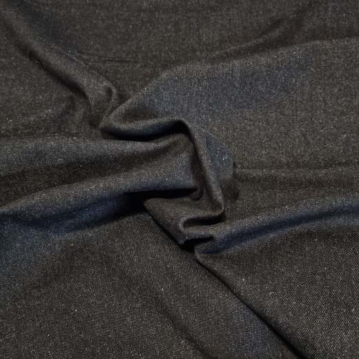 Dieser Jeansstoff fällt weich, da er bereits vorgewaschen ist.