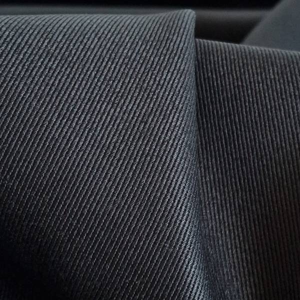 schwarzer Denim, sanforisierter Köper (10,3 oz)