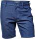Mit dem dunkelblauen Jeansgarn entstehen unscheinbare Steppnähte auf dunkelblauem Denim.