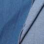 beidseitige Ansicht des hellblauen Jeansstoffs